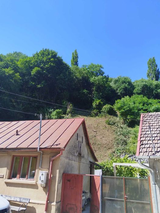 Vând casă în Sasca montana