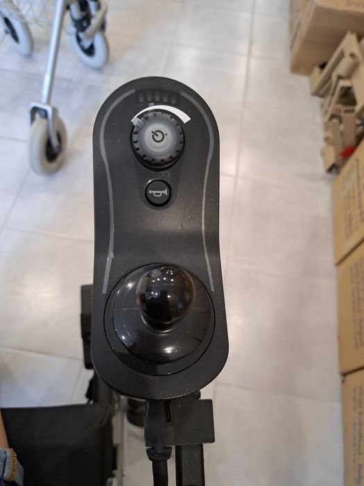 Акумулаторна инвалидна количка Vermeiren експрес