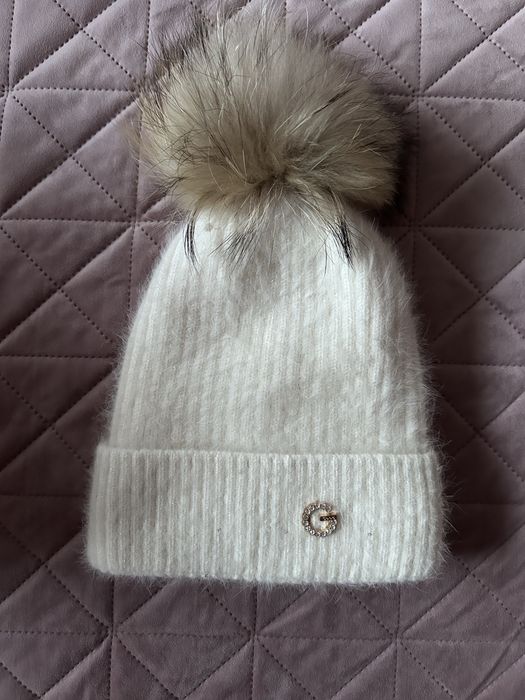 Зимна шапка с естествен пух