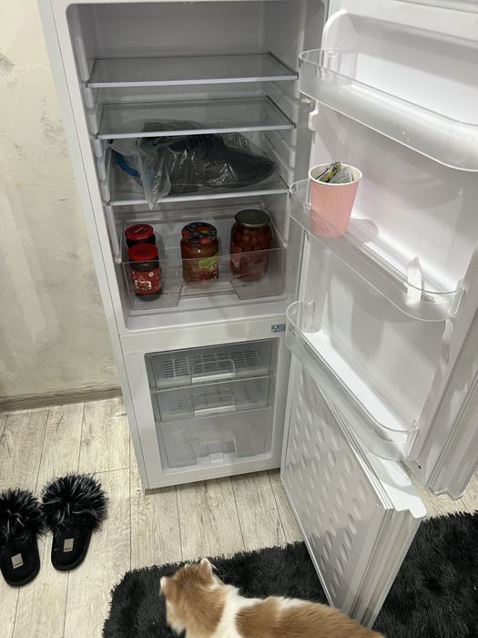 Холодильник белый