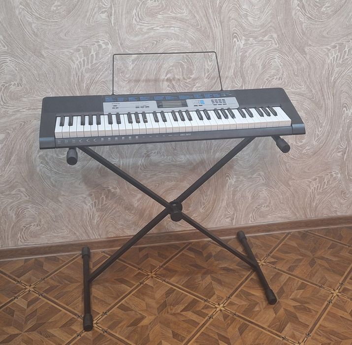 Синтезатор Casio LK-136K7