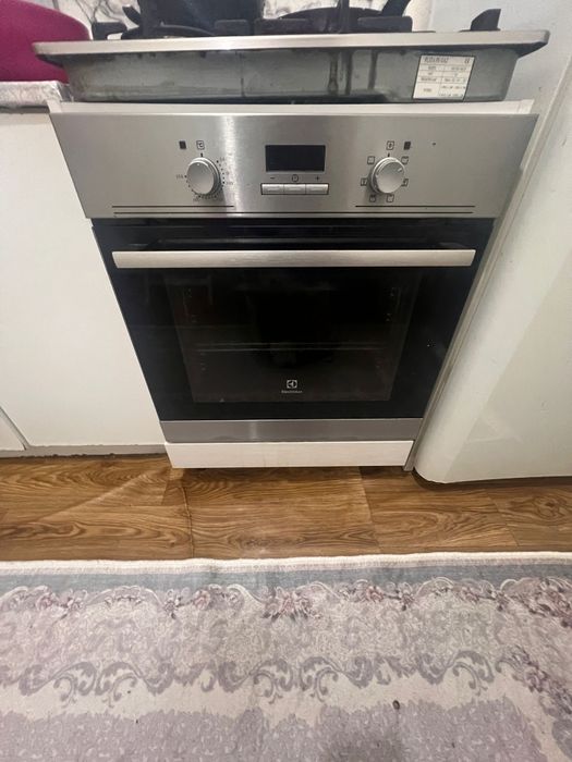Vând mobilier și electrocasnice