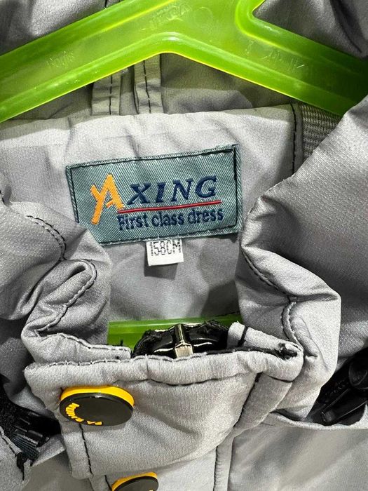 Продам осеннюю куртку на мальчика