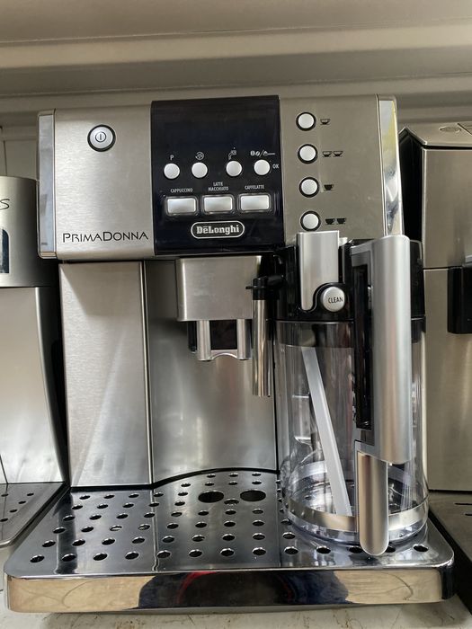 Espressor Delonghi PrimaDonna expresor cu cappuccino si carcasa inox
