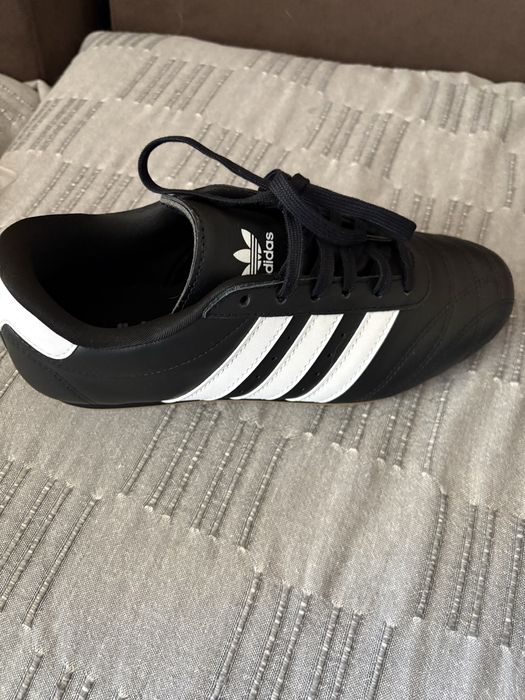 Маратонки Adidas нови