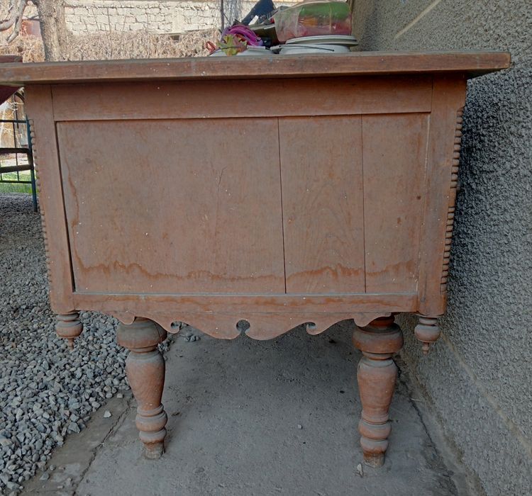 Стол старинный деревянный