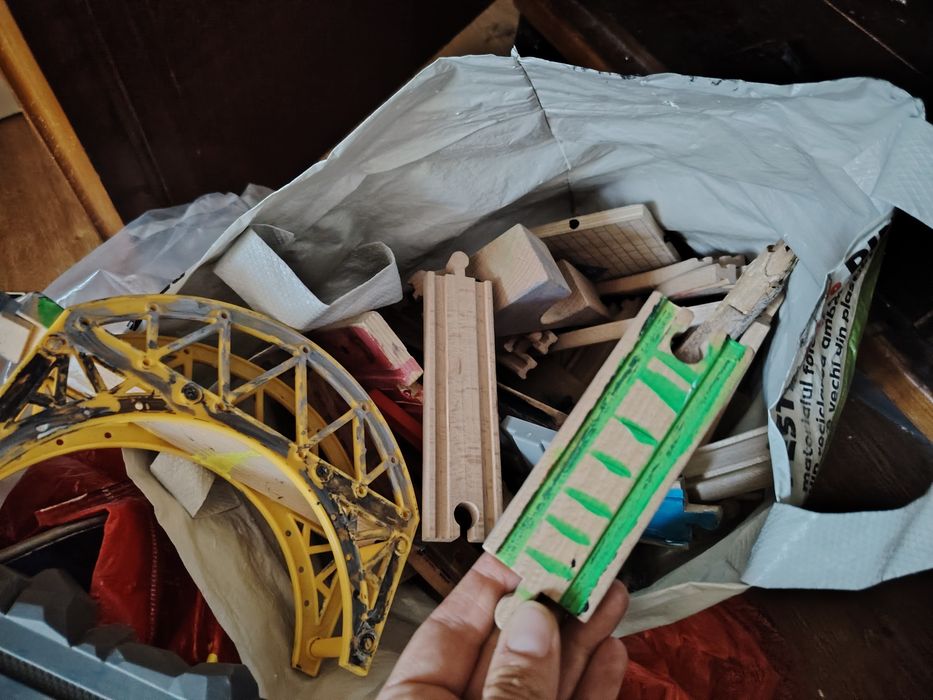 lot jucării tren lemn, piese Lego mici hotwheels