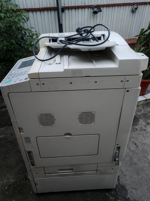 Vând copiator - scanner - multifuncțional Canon