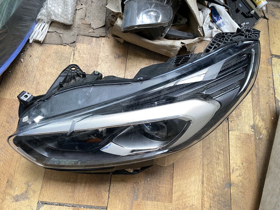 Far Ford S-Max 2 2015 - 2023 faruri dreapta stanga