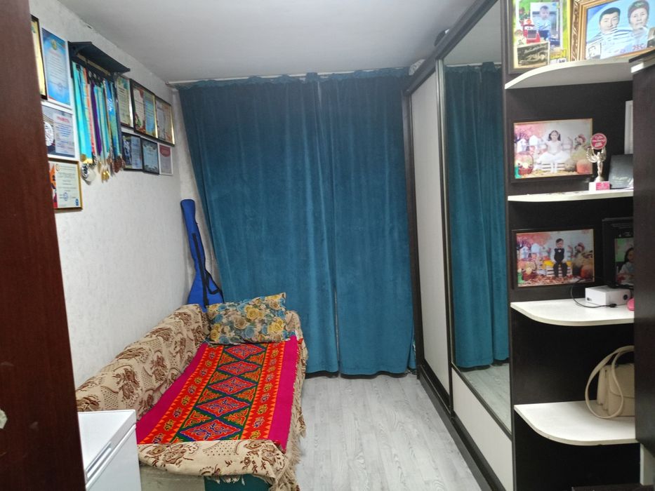 Үйде 2 бөлмелі үй сатылады.