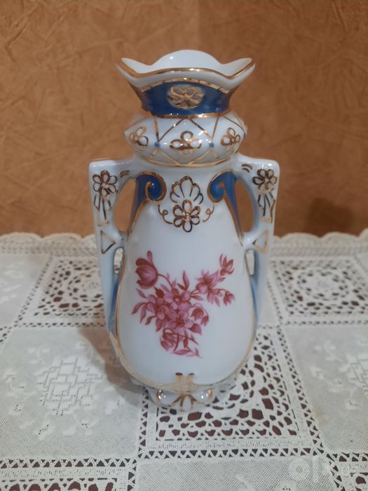 Красивая, миниатюрная, коллекционная вазочка из фарфора, винтаж,  Roya