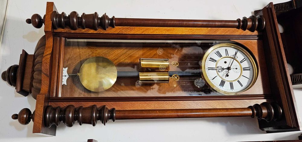 Ceas de perete cu pendula si 2 greutati Gustav Becker