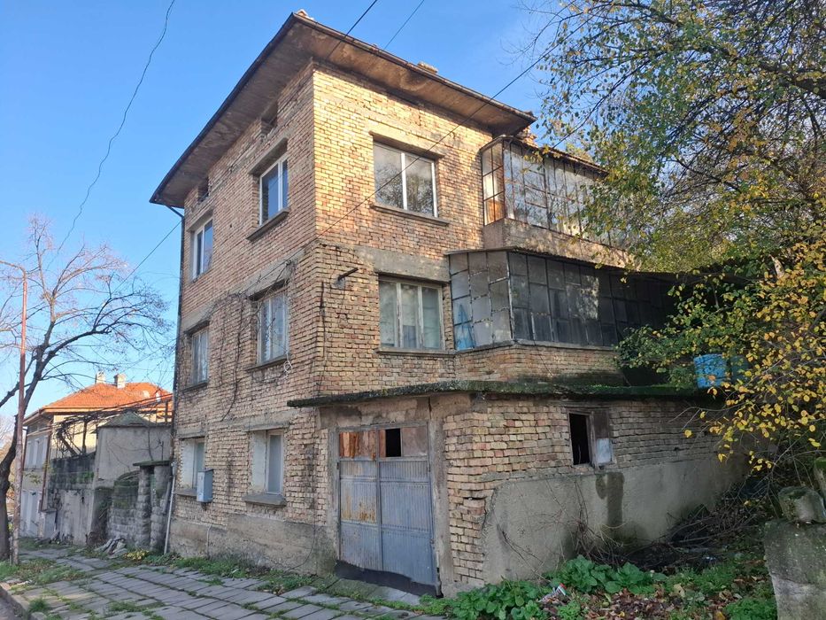 Продава се Къща в Велики Преслав - 225 кв.м за 170 €/кв.м - Снимка #2