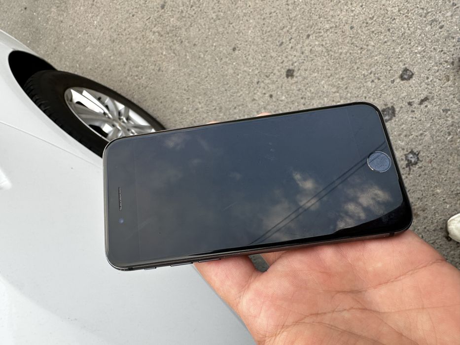 Iphone 8 64GB SROCHNO !!!