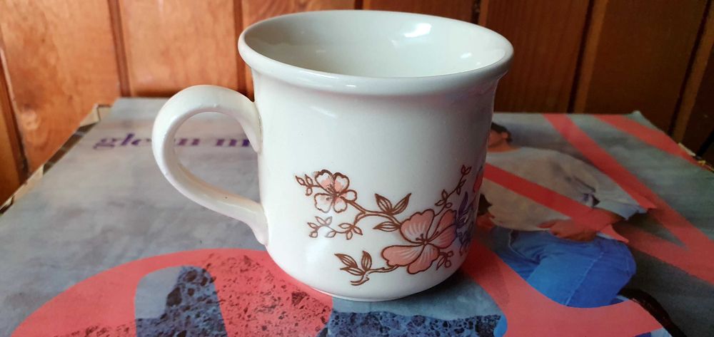 Английски сервиз чай и десерт чисто нов не е разопакован 5 части