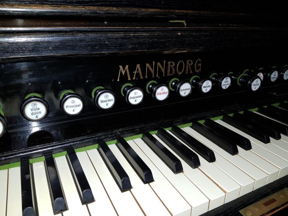 Mannborg Harmonica fabricat 1924 . pianina pian claviatura