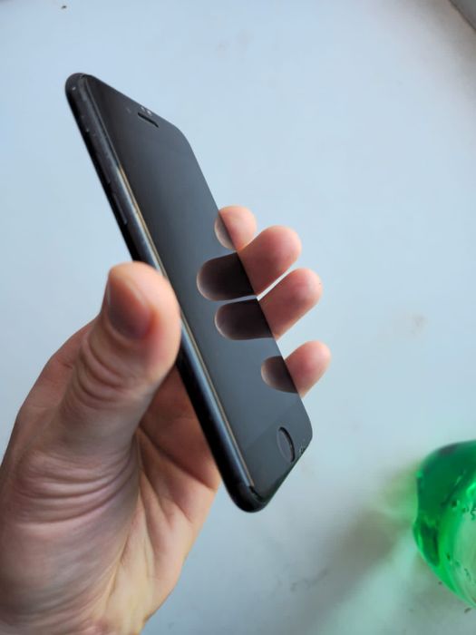 Продам iPhone SE 2020