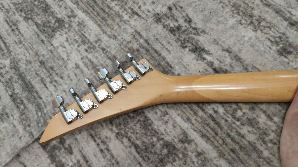 Charvette be charvel (made in Japan )