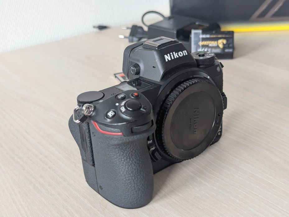 Nikon z6 - 21000 declanșări - 2 baterii Patona