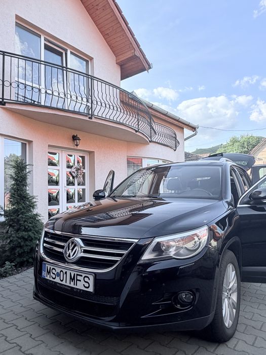 Volkswagen Tiguan 2010 170 cp 4x4 (comenzi pe volan bine intretinuta )