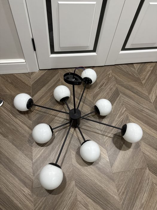 Продам люстру с LED-подсветкой (7 плафонов)