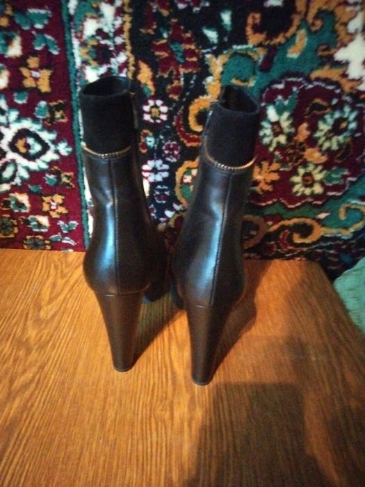 Продам новые ботинки
