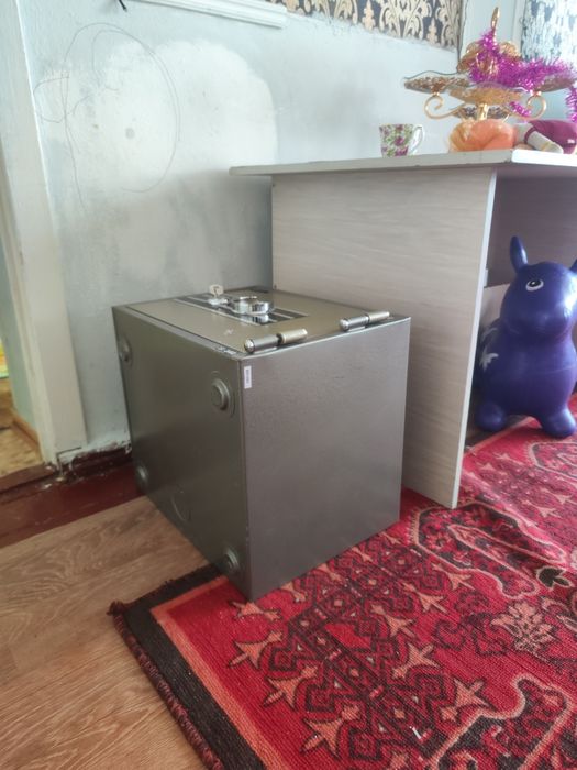 Бу сейф роботает только с ключа