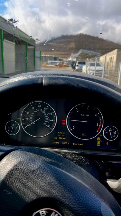 Vând BMW F10.   2011 2 L Diesel