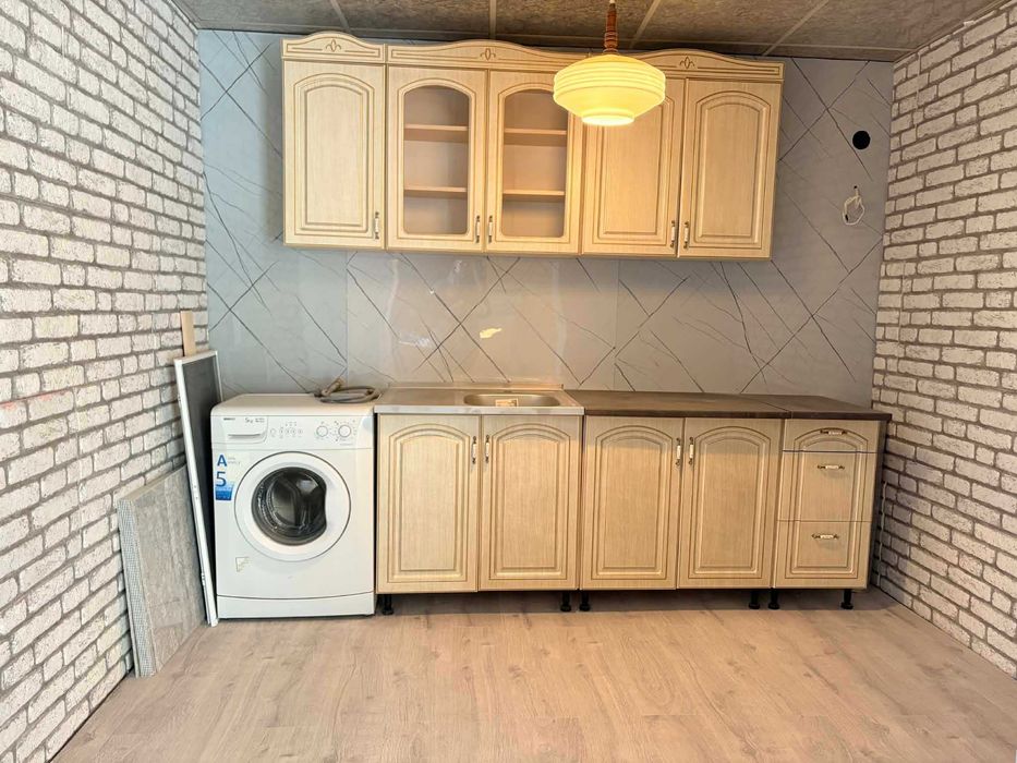 Продавам тристаен тухлен апартамент в кв. Калето, с гараж