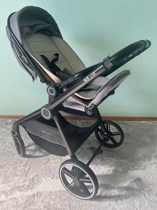 Срочно продам детскую коляску