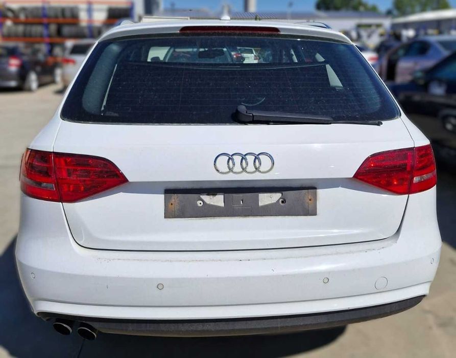 Dezmembrez Audi A4 B8 2.0D 2009 cod motor CAG berlina break Euro 5