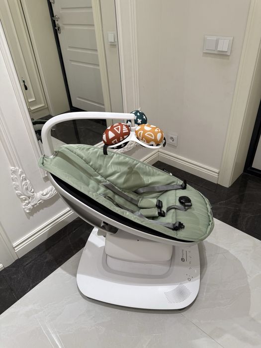 Электронная люлька последнего поколения. Шезлонг 4 moms