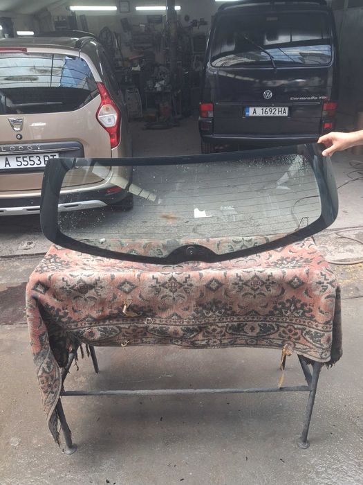 Задно стъкло за тойота корола версо  пета врата