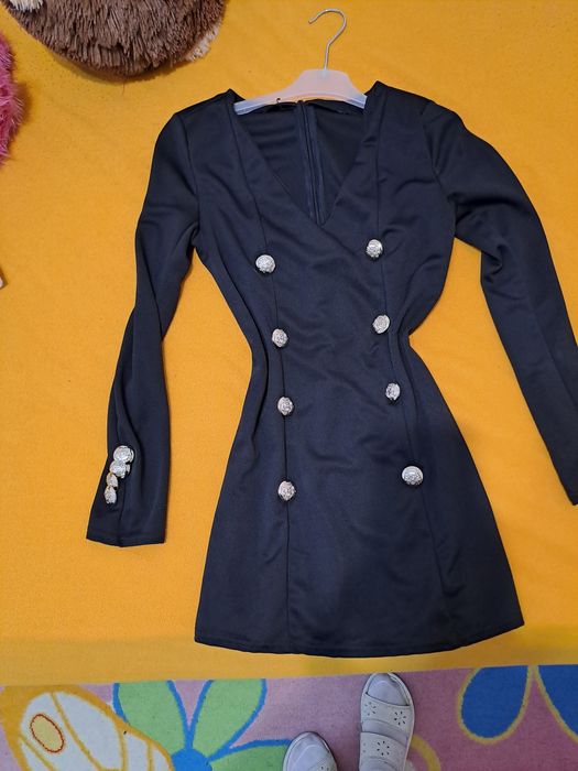 Rochiță neagra fashion cu nasturi aurii
