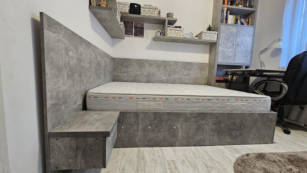 Pat dublu cu spatiu de depozitare