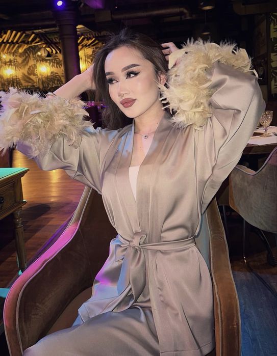 Двойка с перьями