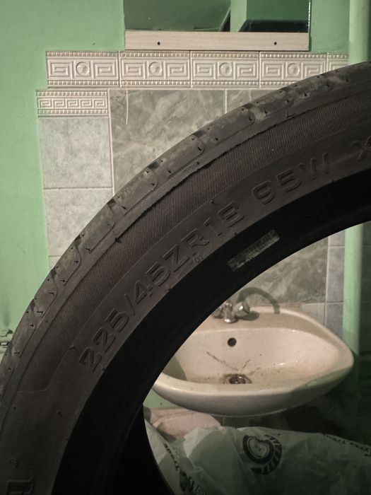 Резина летняя 225/45/18