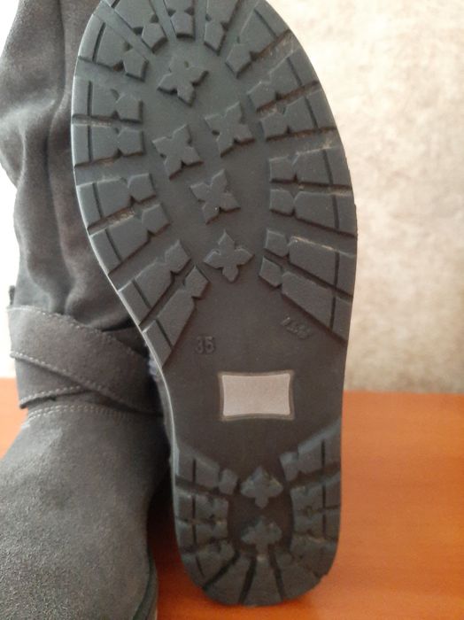 Продам сапоги на девочку в хорошем состоянии.