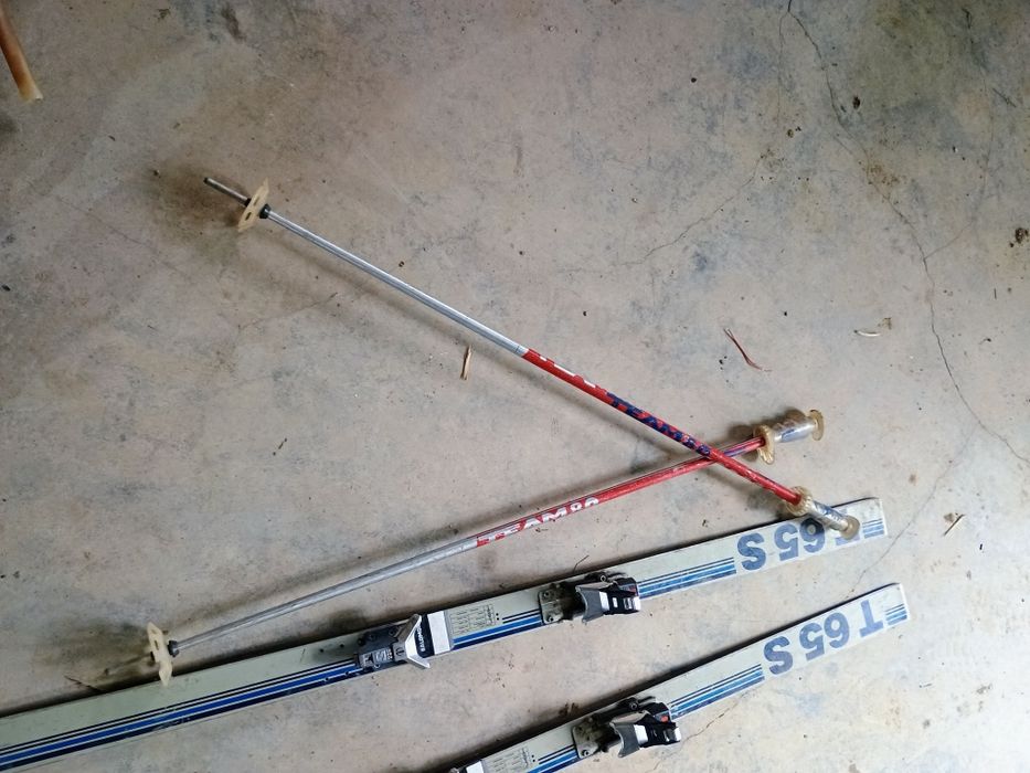 Vând skiuri TUA T65S