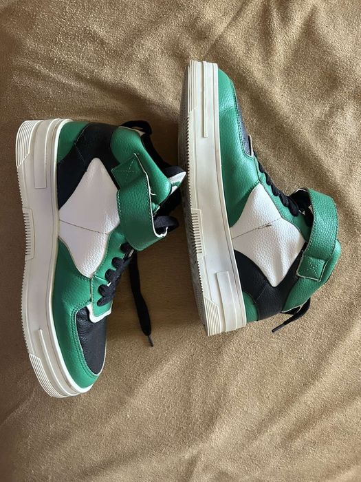 Високи кецове Reserved