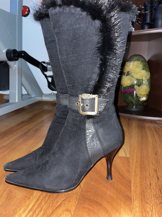 Cizme inalte din piele intoarsa