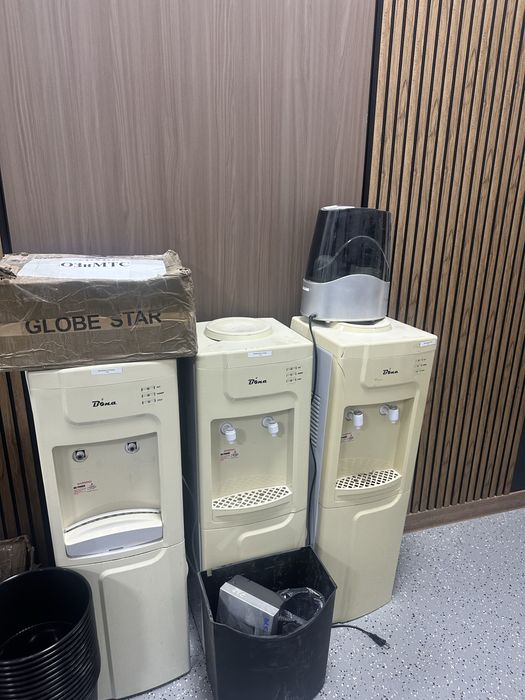 3 диспенсера для воды и увлажнитель воздуха