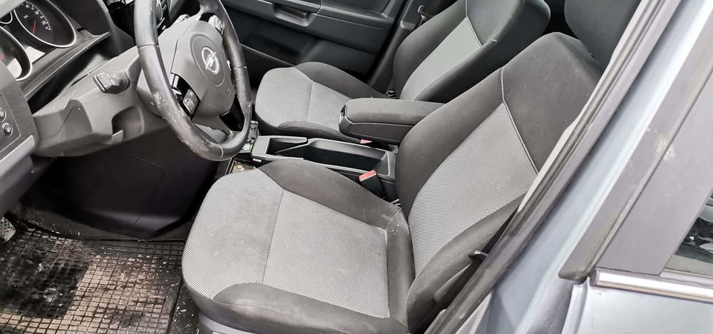 Опел Зафира 2010г.