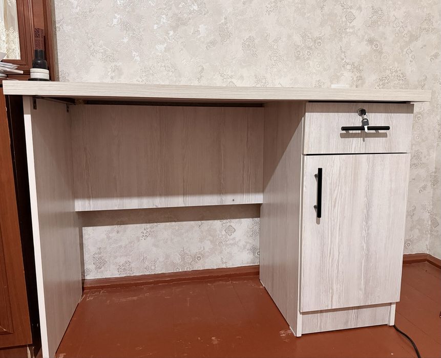 Мебель-рабочий стол