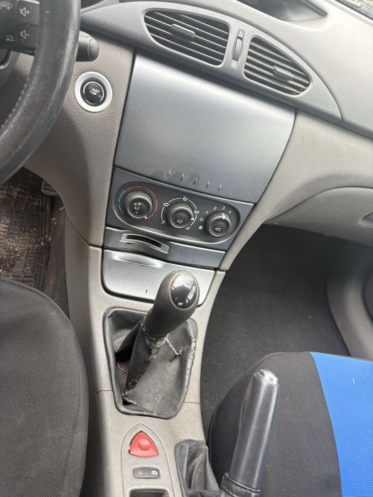 Vand /dezmembrez renault laguna 2002