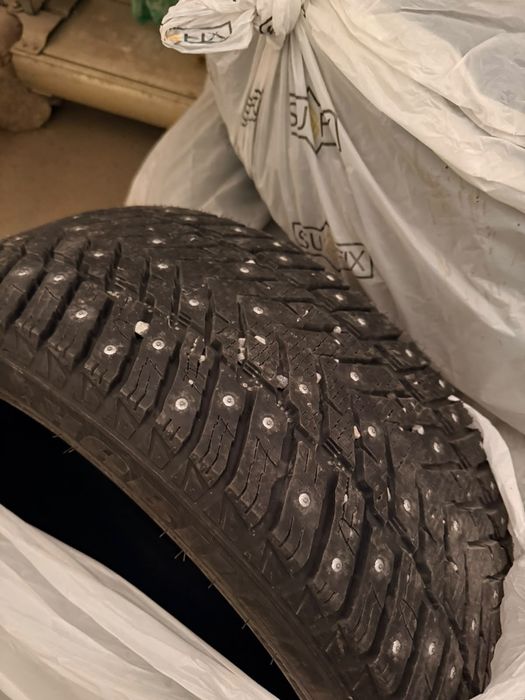 Продам зимние шины 235 45 R18