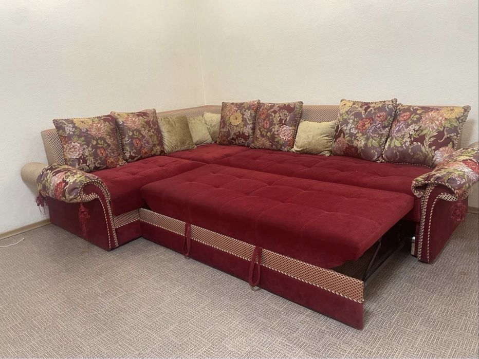 Продам большой угловой диван-трансформер