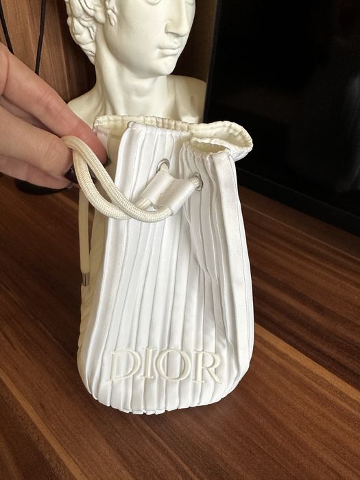 Косметичка-мешок Dior ( оригинал) Новая.