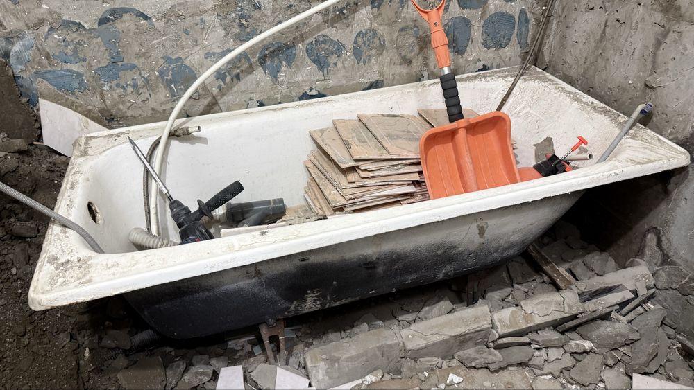 Чугунная Ванна . Целая.