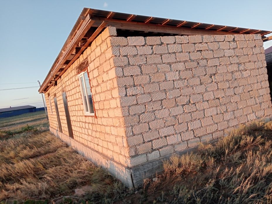 Продам времянку с гаражом